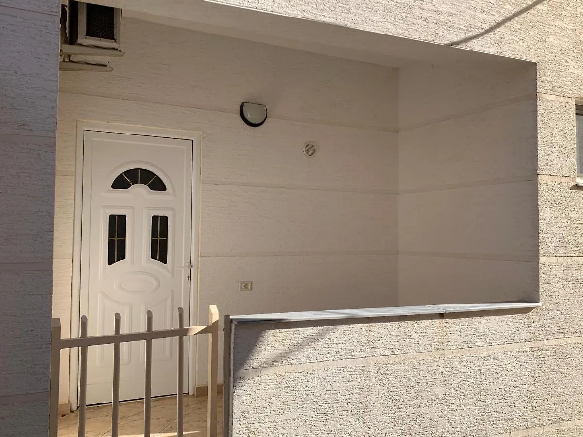 Guest house Guesthouse A&F Ksamil